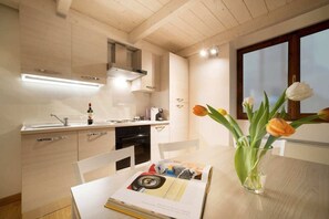 Basic Loft, 1 Queen Bed with Sofa bed | Private kitchen | Fridge, oven, stovetop, highchair