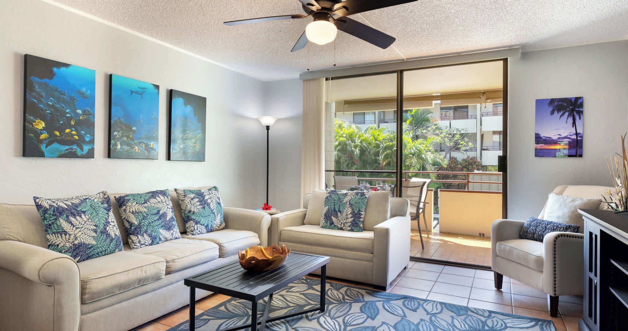 公寓客房, 多張床, 夏威夷式陽台 (White Sands Village #111) | 起居區 | 50-吋平面電視，提供數位頻道