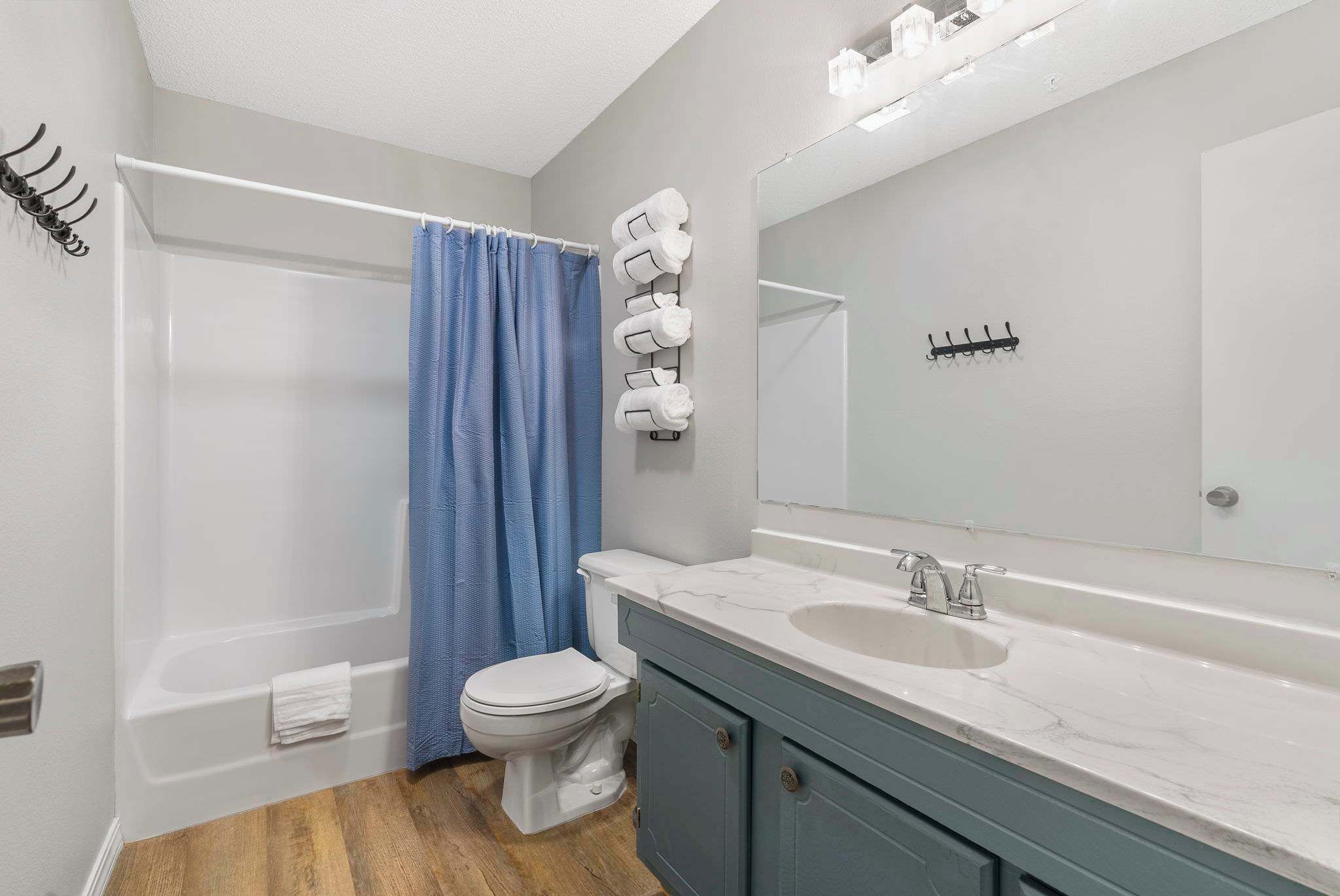 House, Multiple Beds, Patio, Garden View (Abby's Place) | Bathroom | Combined shower/tub, designer toiletries, towels, toilet paper