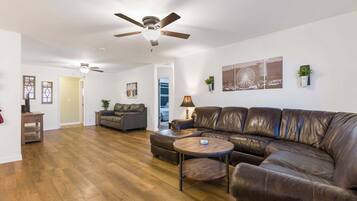 House, Multiple Beds, Patio, Garden View (Abby's Place) | Living area | 42-inch flat-screen TV with digital channels