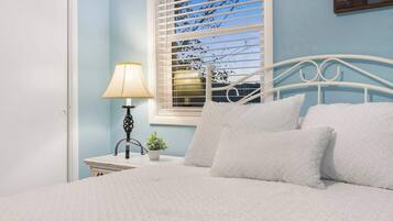 House, Multiple Beds, Patio, Garden View (Abby's Place) | 3 bedrooms, individually decorated, individually furnished, free WiFi