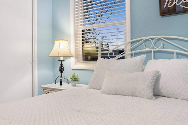 House, Multiple Beds, Patio, Garden View (Abby's Place) | 3 bedrooms, individually decorated, individually furnished, free WiFi