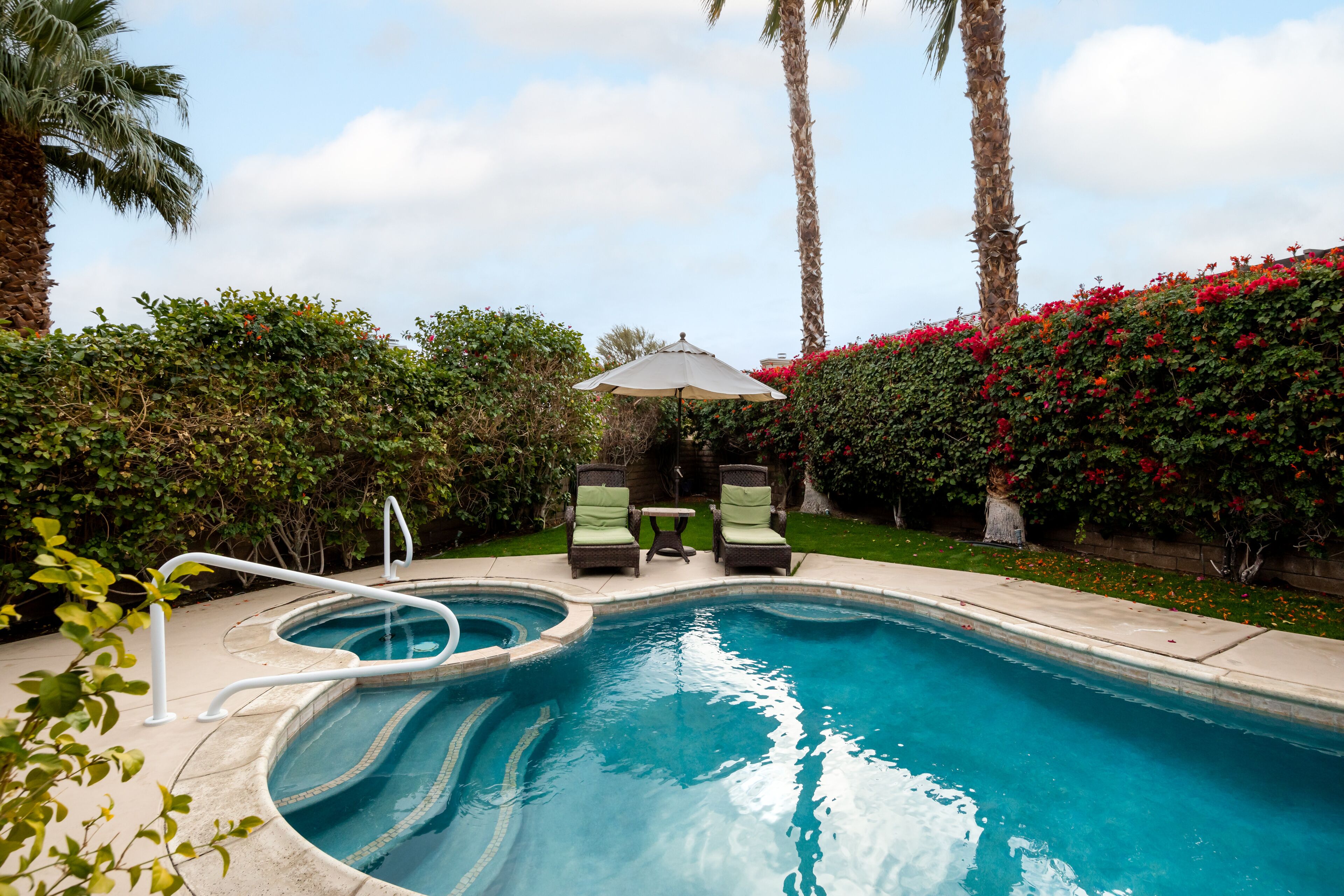 Outdoor pool, pool umbrellas, sun loungers