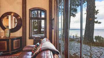 House, Multiple Beds, Hot Tub | Interior