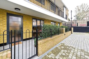 Apartment (1 Bedroom) | Garden