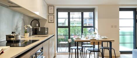 Fridge, microwave, oven, stovetop