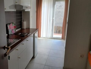 Appartement | Cuisine privée | Réfrigérateur, four, plaque de cuisson, bouilloire électrique