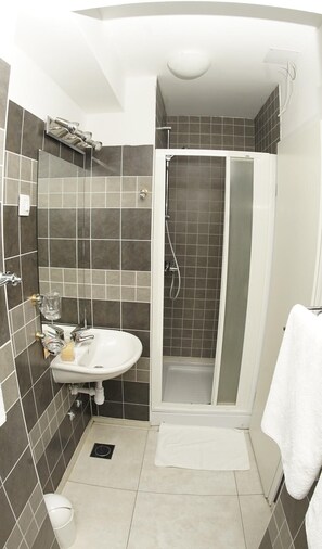 Apartment | Bathroom | Shower, hair dryer, towels - Apartment 11 Sleeps 4 Guests (Split)