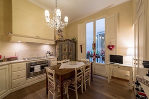 Basic Apartment, Multiple Beds | Private kitchen