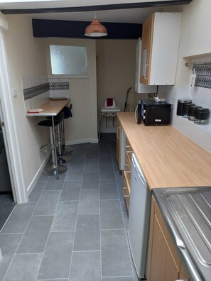 Cottage, Multiple Beds | Private kitchen - Cosy Cottage, a Spacious Home in Torquay (Torquay)