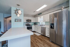 House, Multiple Beds, Kitchen, Garden View | Private kitchen | Fridge, microwave, oven, stovetop - Sunset Lagoon (Panama City Beach)