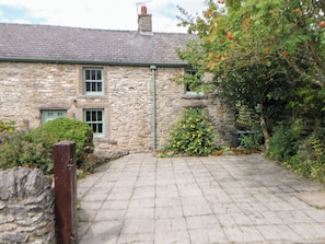 Cottage | Property grounds