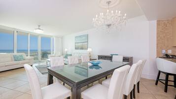 Condo, 3 Bedrooms | Dining