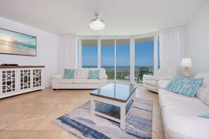 Condo, 3 habitaciones | Área de sala de estar