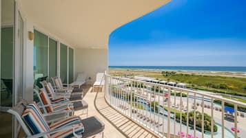 Condo, 3 Bedrooms | Property grounds