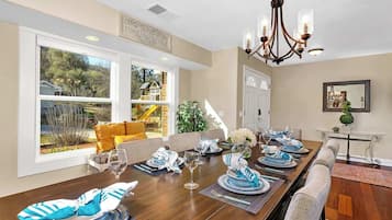 House, Multiple Beds, Hot Tub, Mountain View (Shuteye View Ranch) | Dining