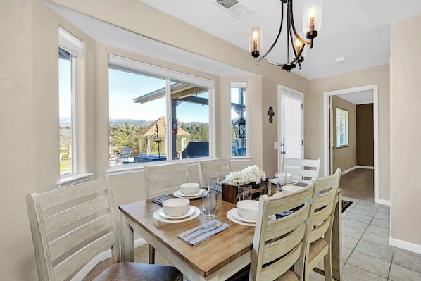 House, Multiple Beds, Hot Tub, Mountain View (Shuteye View Ranch) | Dining - Awesome Views, Game Room, Hot Tub and More! (Oakhurst)