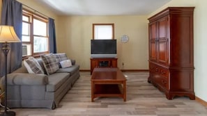 Smart-TV, DVD-Player, Stereoanlage