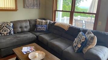 Smart-tv, dvd-spelare och en stereo