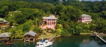 Kayak, Snorkel, Dive Waterfront 2BR 2BA  A/C
Beautiful Quiet Caribe bight w/pool