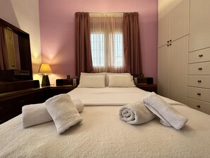 3 bedrooms, iron/ironing board, free WiFi, bed sheets - Casa Natasa in the City (Heraklion)
