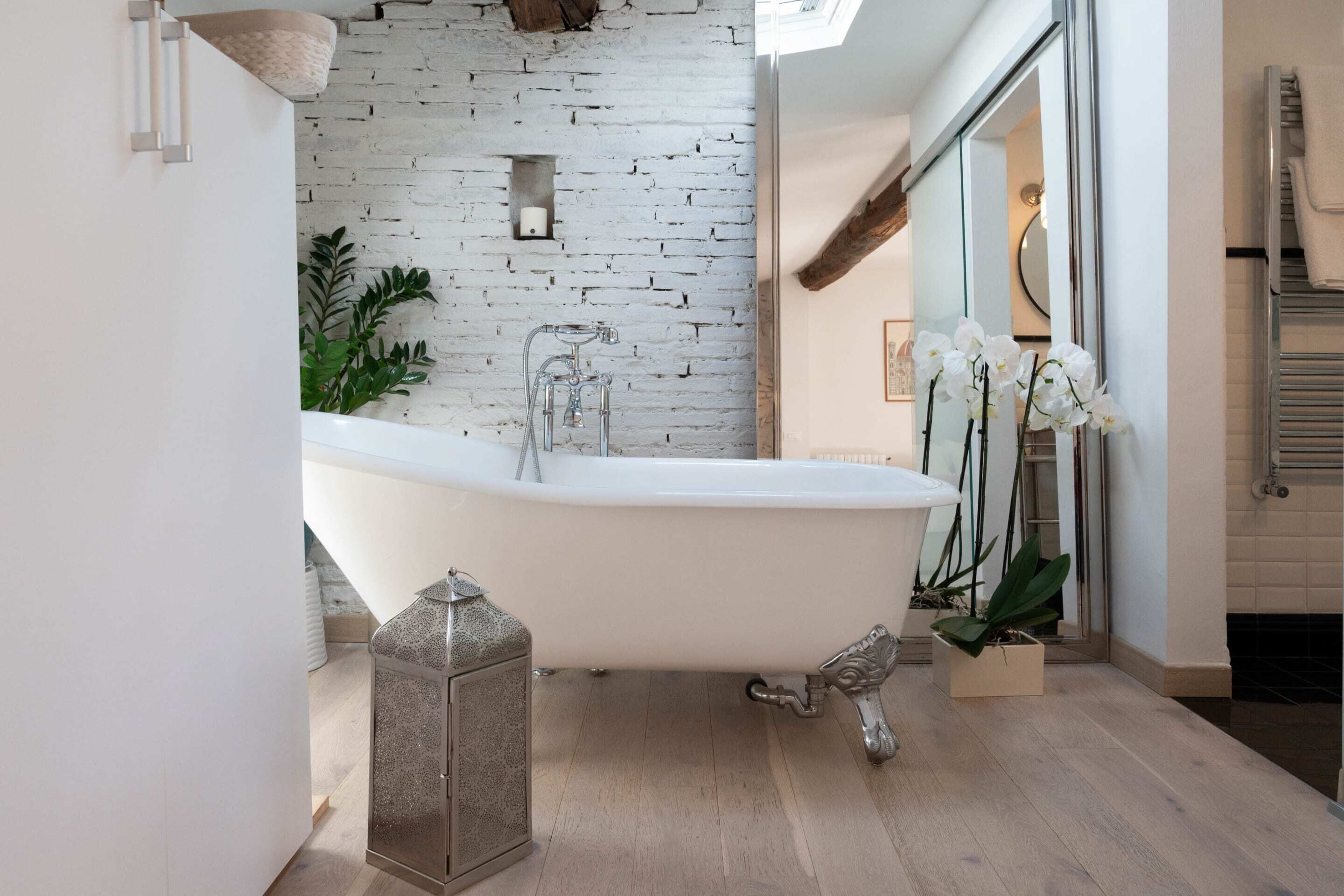 Loft Basic - 1 dubbelsäng med bäddsoffa | Badrum | Gratis toalettartiklar, hårtork, handdukar och tvål