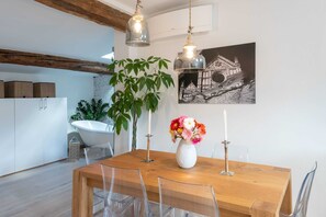 Loft Basic, 1 letto matrimoniale con divano letto | Ristoranti