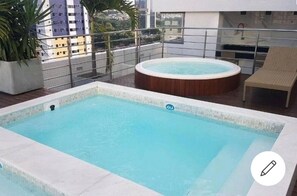 2 piscinas al aire libre, sillones reclinables de piscina