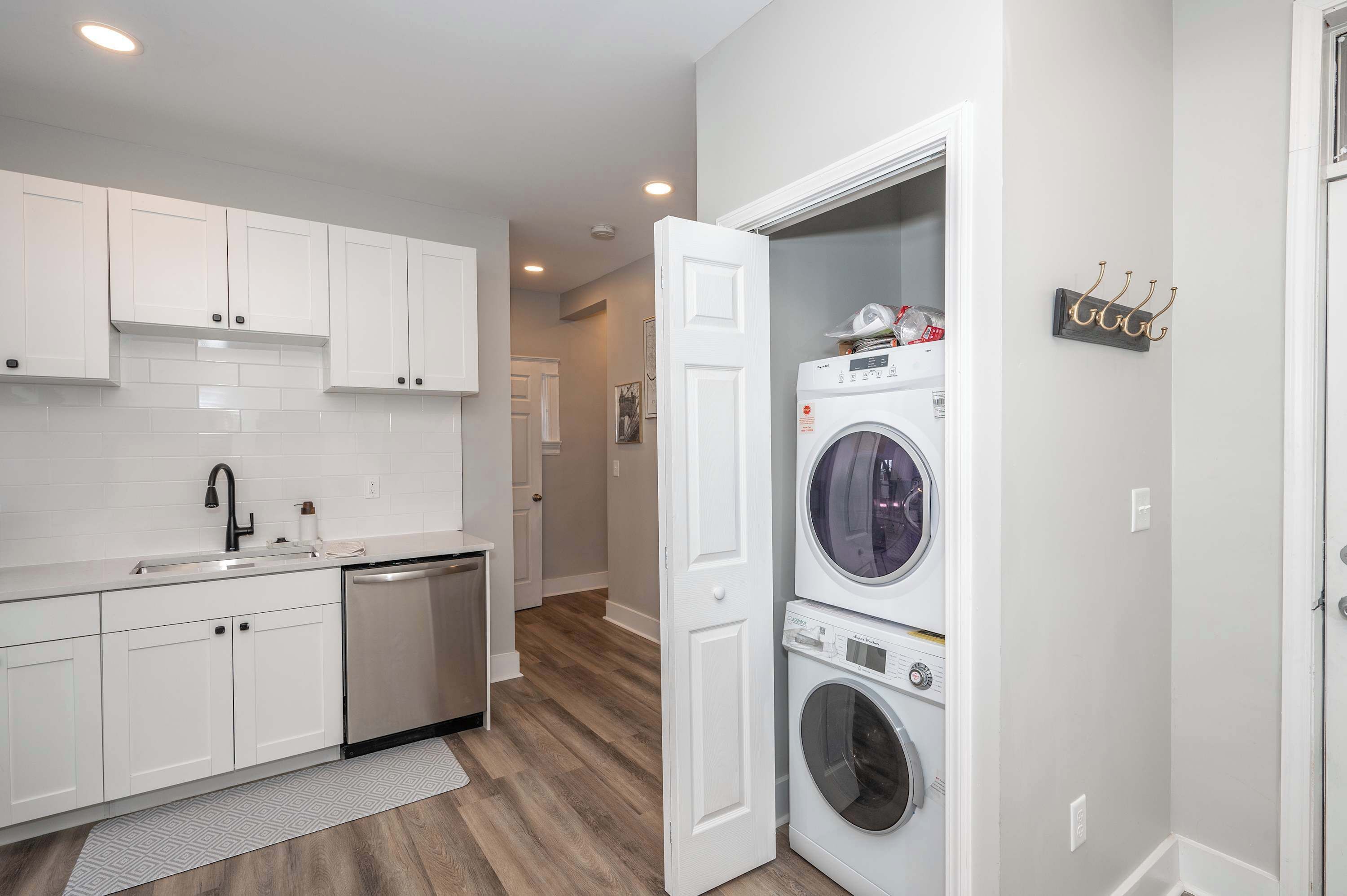 Condo, 1 Queen Bed, Kitchen | Interior