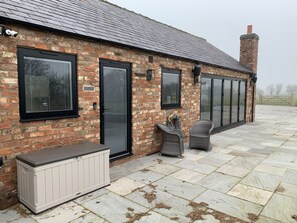 Studio | Property grounds - Luxury Studio Cottage at Foot of Yorkshire Wolds (York)