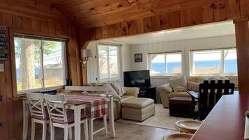 House, 3 Bedrooms | Dining
