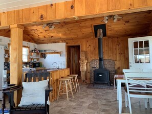 House, 3 Bedrooms | Private kitchen