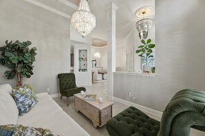 Smart TV - Private Oasis with pool and short drive to Fort Myers Beach (Fort Myers)