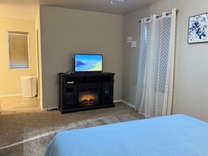 3 bedrooms, desk, iron/ironing board, free WiFi