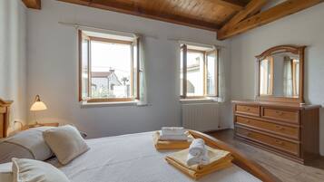 2 sovrum, strykjärn/strykbräda och sängkläder