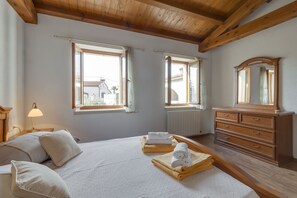 2 sovrum, strykjärn/strykbräda och sängkläder