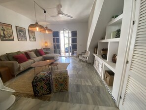 Smart TV - Enjoy the Tranquility of the Sea, Townhouse in Fuengirola with Stunning Views (Fuengirola)