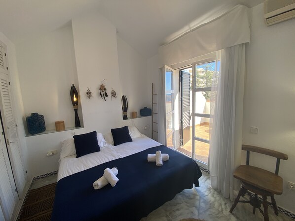 3 bedrooms, iron/ironing board, travel crib, WiFi (free) - Enjoy the Tranquility of the Sea, Townhouse in Fuengirola with Stunning Views (Fuengirola)