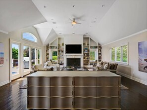 Living area - Luxurious, private, very comfortable Shinnecock Hills home (Southampton)