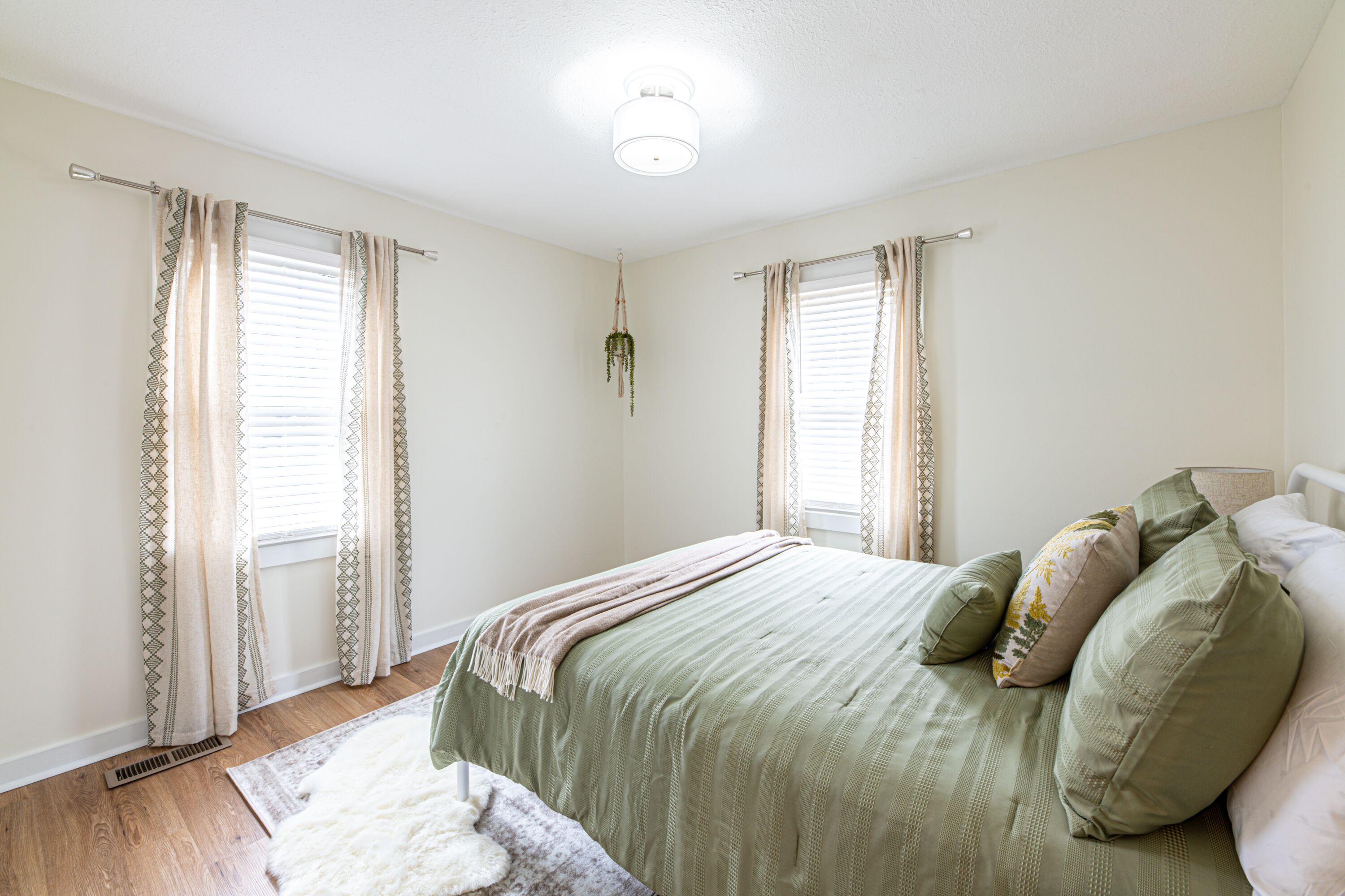 3 bedrooms, desk, iron/ironing board, WiFi