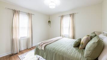 3 habitaciones, escritorio, tabla de planchar con plancha y wifi