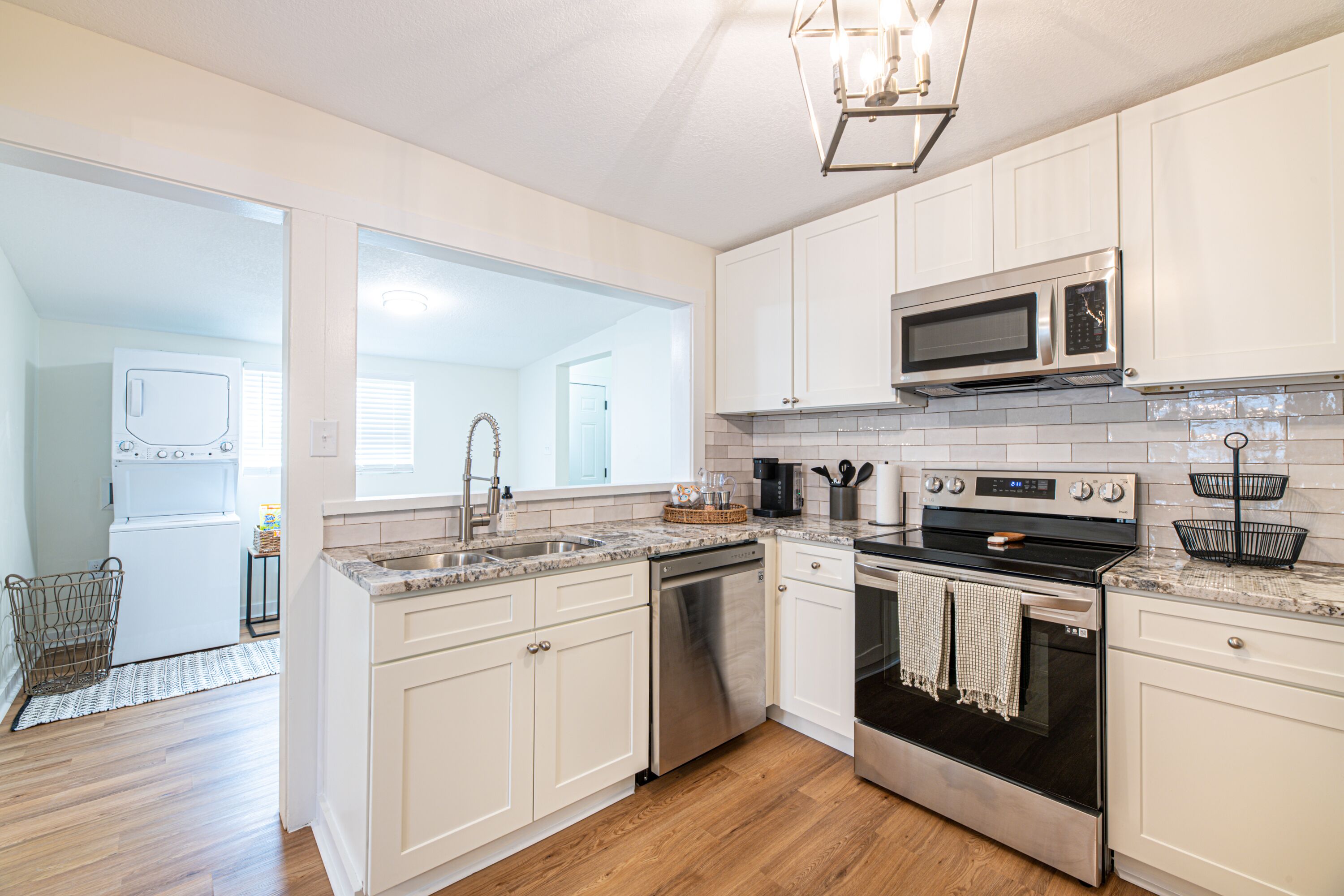 冰箱、微波炉、烤箱、炉灶