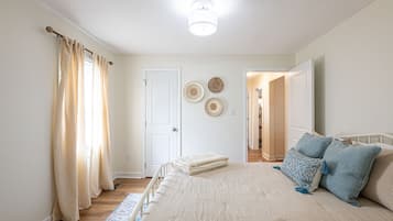 3 bedrooms, desk, iron/ironing board, WiFi