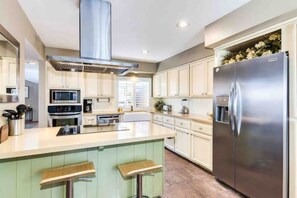 Fridge, microwave, oven, stovetop - Sands McCormick Home (Scottsdale)