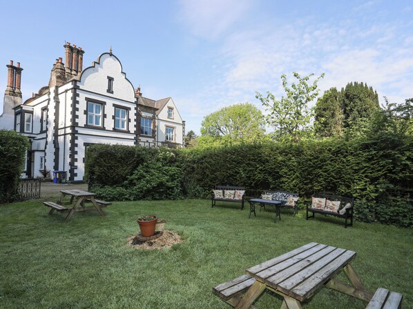 Cottage | Outdoor dining