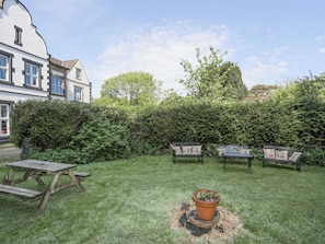 Cottage | Outdoor dining