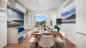 ๋น๋ผ | 4 ๊ฐ์ ์นจ์ค