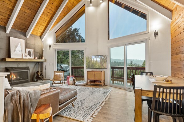 House, Multiple Beds, Balcony, Mountain View (Pineview Cabin) | Living area | 50-inch flat-screen TV with digital channels, fireplace - Pineview Cabin Spectacular Views (Lake Arrowhead)