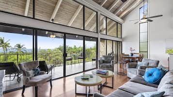 Condo, 3 Bedrooms | Living area | Smart TV