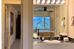 3 室のベッドルーム、アイロン / アイロン台、旅行用ベビーベッド、WiFi